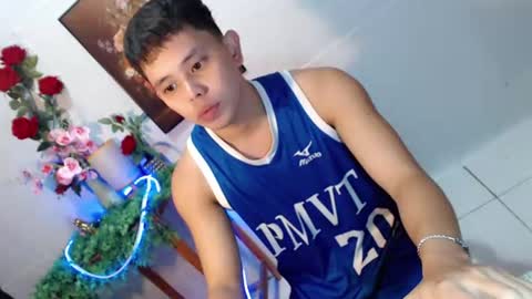 Snapshot of seductive_maxxx chatting on June 22, 9:17 am Max online show from June 22, 9:17 am