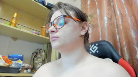 Snapshot of seductive_she_wolf chatting on April 19, 6:10 pm seductive_she_wolf online show from April 19, 6:10 pm