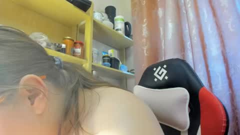 Snapshot of seductive_she_wolf chatting on April 27, 2:53 am seductive_she_wolf online show from April 27, 2:53 am