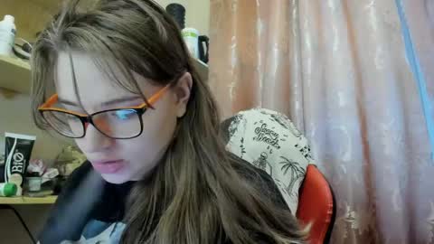Snapshot of seductive_she_wolf chatting on May 5, 2:41 am seductive_she_wolf online show from May 5, 2:41 am