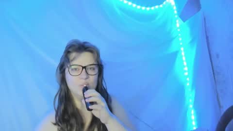 Snapshot of seductive_she_wolf chatting on May 17, 6:44 am seductive_she_wolf online show from May 17, 6:44 am