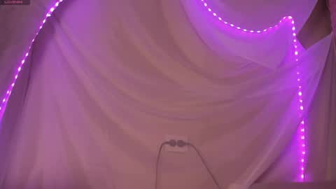 Snapshot of seductive_she_wolf chatting on May 23, 9:13 am seductive_she_wolf online show from May 23, 9:13 am