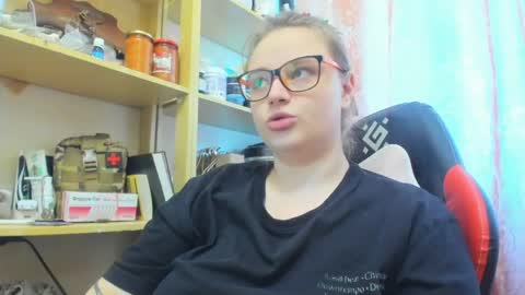 Snapshot of seductive_she_wolf chatting on June 3, 3:09 am seductive_she_wolf online show from June 3, 3:09 am