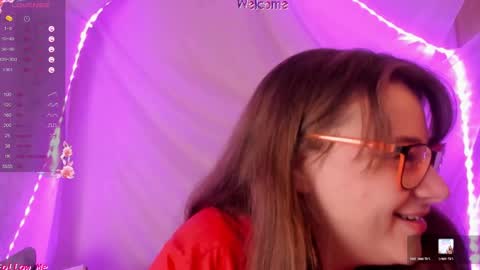Snapshot of seductive_she_wolf chatting on June 5, 7:30 pm seductive_she_wolf online show from June 5, 7:30 pm