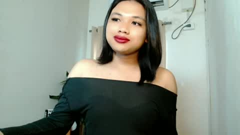 Snapshot of seductivedeluxe69 chatting on August 5, 7:00 am Deluxe online show from August 5, 7:00 am