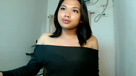 Snapshot of seductivedeluxe69 chatting on August 6, 7:32 am Deluxe online show from August 6, 7:32 am