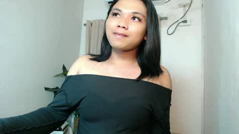 Snapshot of seductivedeluxe69 chatting on August 6, 9:06 pm Deluxe online show from August 6, 9:06 pm