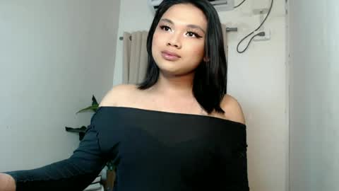 Snapshot of seductivedeluxe69 chatting on August 8, 9:44 am Deluxe online show from August 8, 9:44 am