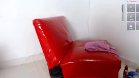 Snapshot of seductivespellvagina80 chatting on May 5, 5:37 am Estefany online show from May 5, 5:37 am