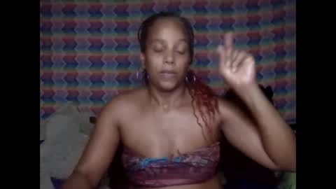 Snapshot of seductressgem chatting on February 27, 6:24 am SeductressGem online show from February 27, 6:24 am
