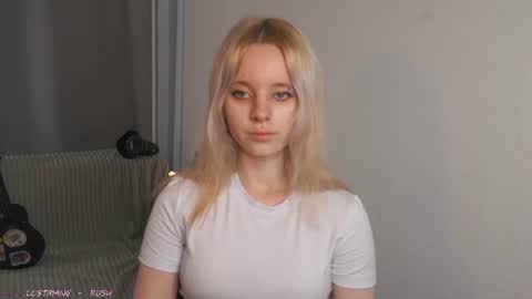 Snapshot of seebunny chatting on July 9, 4:11 pm See Its honey bunny im Lana online show from July 9, 4:11 pm