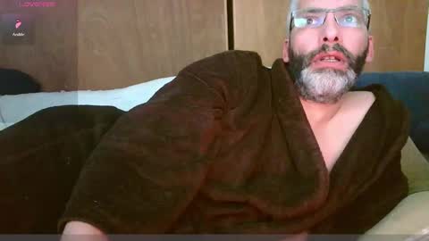 Snapshot of seewolf1000 chatting on December 23, 7:06 am seewolf1000 online show from December 23, 7:06 am