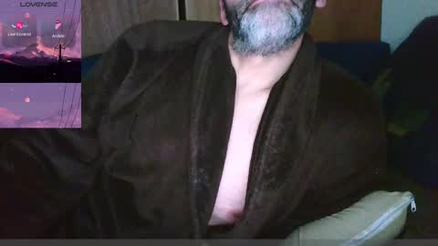 Snapshot of seewolf1000 chatting on February 2, 6:15 am seewolf1000 online show from February 2, 6:15 am