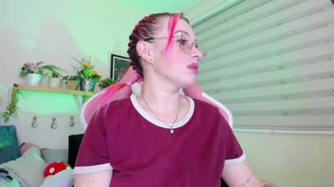 Yeyis  online show from April 8, 2:33 am