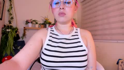 Yeyis  online show from April 14, 4:07 am