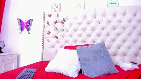 Snapshot of selena_beautyy chatting on February 2, 10:19 pm selena_beautyy online show from February 2, 10:19 pm