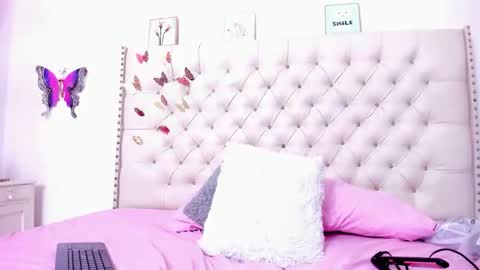 Snapshot of selena_beautyy chatting on February 9, 7:40 pm selena_beautyy online show from February 9, 7:40 pm