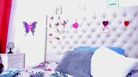 Snapshot of selena_beautyy chatting on February 23, 7:11 pm selena_beautyy online show from February 23, 7:11 pm