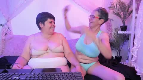 Snapshot of selena_ferreira chatting on November 8, 5:51 am Selena online show from November 8, 5:51 am