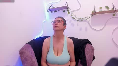 Snapshot of selena_ferreira chatting on November 13, 8:19 pm Selena online show from November 13, 8:19 pm