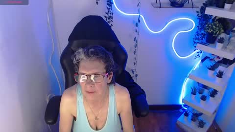 Snapshot of selena_ferreira chatting on June 1, 7:26 pm Selena online show from June 1, 7:26 pm