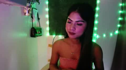 Snapshot of selena_fox2000 chatting on April 19, 9:17 pm selena_fox2000 online show from April 19, 9:17 pm