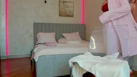 Selena online show from April 16, 8:04 am