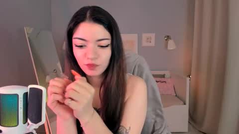 Snapshot of selena_wow_ chatting on October 14, 8:15 am Selena Follow Me online show from October 14, 8:15 am