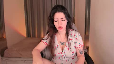 Snapshot of selena_wow_ chatting on October 16, 9:10 am Selena Follow Me online show from October 16, 9:10 am
