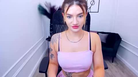 Snapshot of selenaemoore chatting on September 17, 4:58 am selenaemoore online show from September 17, 4:58 am