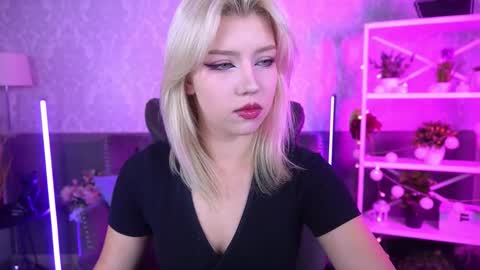 selenairis online show from September 15, 6:13 am