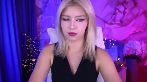 selenairis online show from September 18, 7:32 am