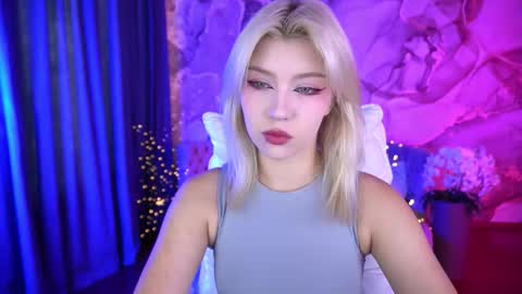 selenairis online show from September 19, 6:26 am