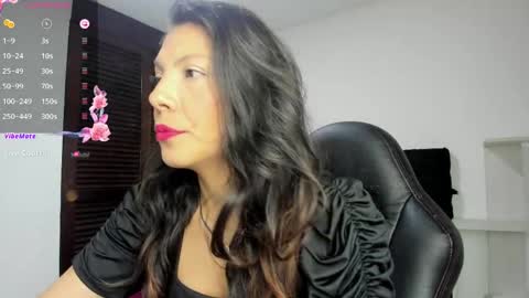 Snapshot of selenakyle92_ chatting on June 5, 3:35 am Selena online show from June 5, 3:35 am