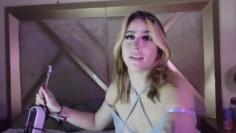 Snapshot of selenanoir_ chatting on July 6, 7:38 pm Selena Noir online show from July 6, 7:38 pm
