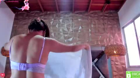 selene__lopez_ online show from March 22, 7:50 pm