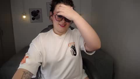 selene_rouse_ online show from April 7, 11:37 pm