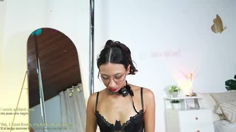 Snapshot of selene_starkk chatting on May 1, 1:43 am Sel Your Little butterfly online show from May 1, 1:43 am