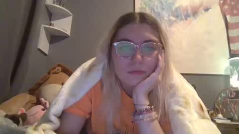 Snapshot of selenebaby chatting on January 20, 9:24 am Selene online show from January 20, 9:24 am