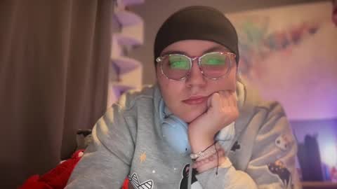 Snapshot of selenebaby chatting on March 7, 6:11 pm Selene online show from March 7, 6:11 pm