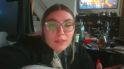 Snapshot of selenebaby chatting on March 10, 5:18 pm Selene online show from March 10, 5:18 pm