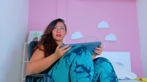 Snapshot of selenegibson__ chatting on May 11, 7:22 pm SELENE GIBSON online show from May 11, 7:22 pm