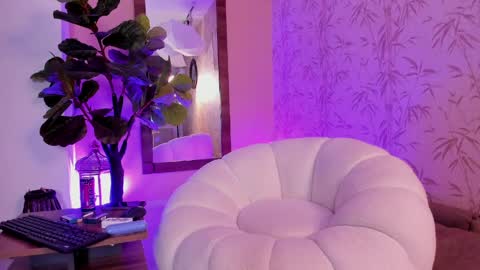 Snapshot of selenenorth chatting on April 8, 4:12 am selenenorth online show from April 8, 4:12 am