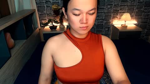 Snapshot of selenesantiago chatting on January 4, 5:27 am joan online show from January 4, 5:27 am