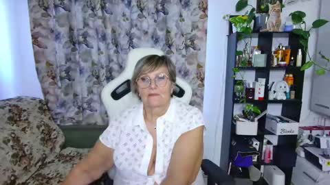 Snapshot of selenna57 chatting on January 4, 6:09 am Selenna online show from January 4, 6:09 am