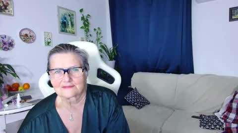 Snapshot of selenna57 chatting on January 18, 6:44 pm Selenna online show from January 18, 6:44 pm