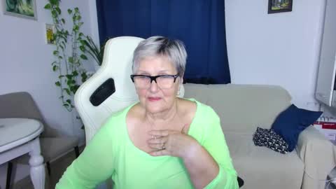 Snapshot of selenna57 chatting on February 11, 6:24 pm Selenna online show from February 11, 6:24 pm