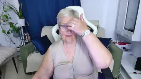 Snapshot of selenna57 chatting on May 8, 5:07 pm Selenna online show from May 8, 5:07 pm