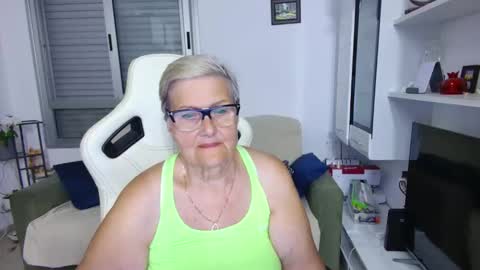 Snapshot of selenna57 chatting on May 15, 10:17 pm Selenna online show from May 15, 10:17 pm