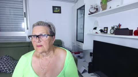 Snapshot of selenna57 chatting on June 9, 5:35 pm Selenna online show from June 9, 5:35 pm